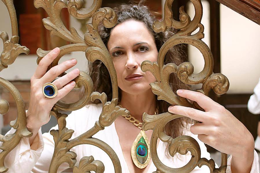 Susana Requena de Moda Cálida recibe el Premio nacional Prenamo a la excelencia empresarial en la modalidad de joyería