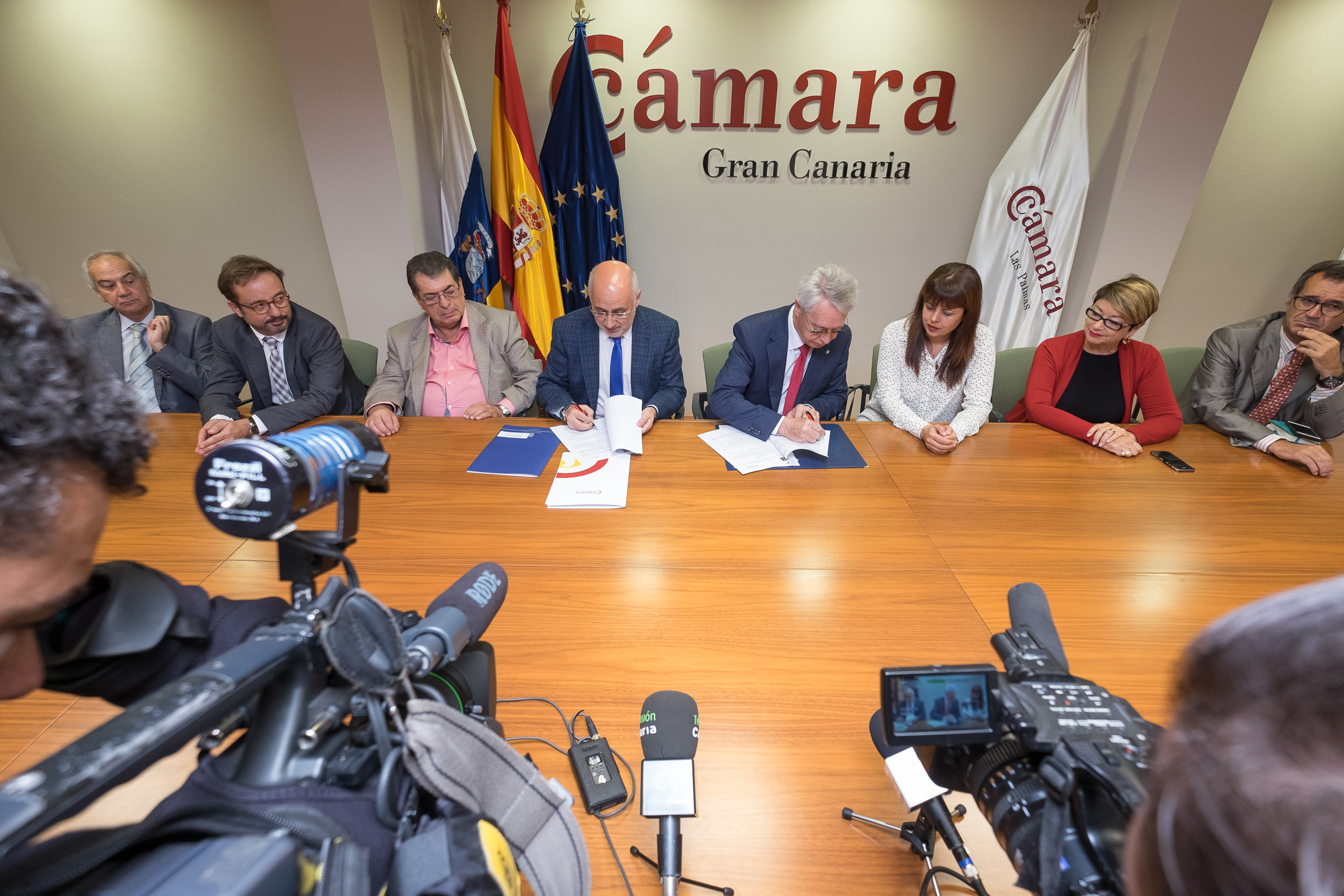 El Cabildo de Gran Canaria y la Cámara de Comercio firman un convenio para fortalecer el tejido empresarial para su internacionalización