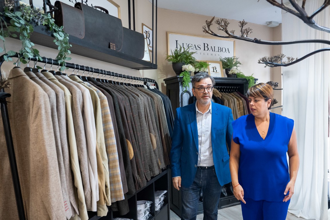 El diseñador Lucas Balboa inaugura un espacio de moda masculina donde también estarán a la venta sus piezas de colección