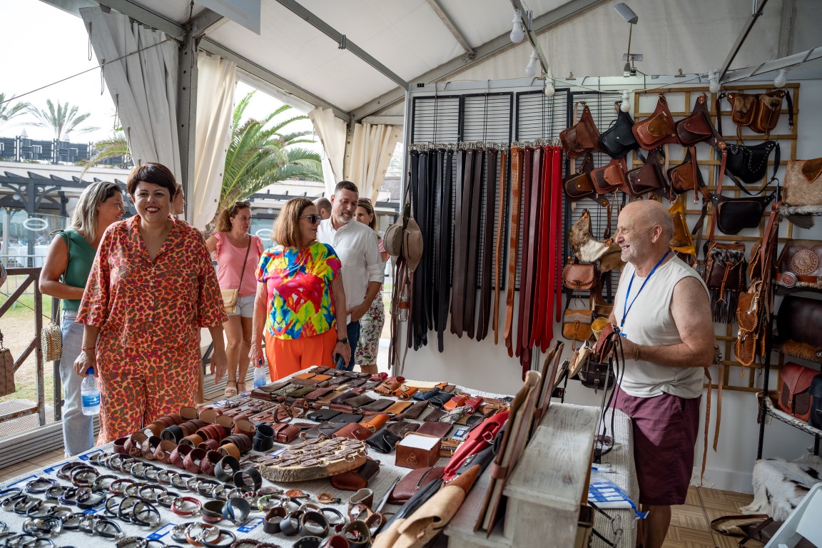 La Feria de Artesanía “Faro de Maspalomas” reúne a 64 artesanos de Gran Canaria