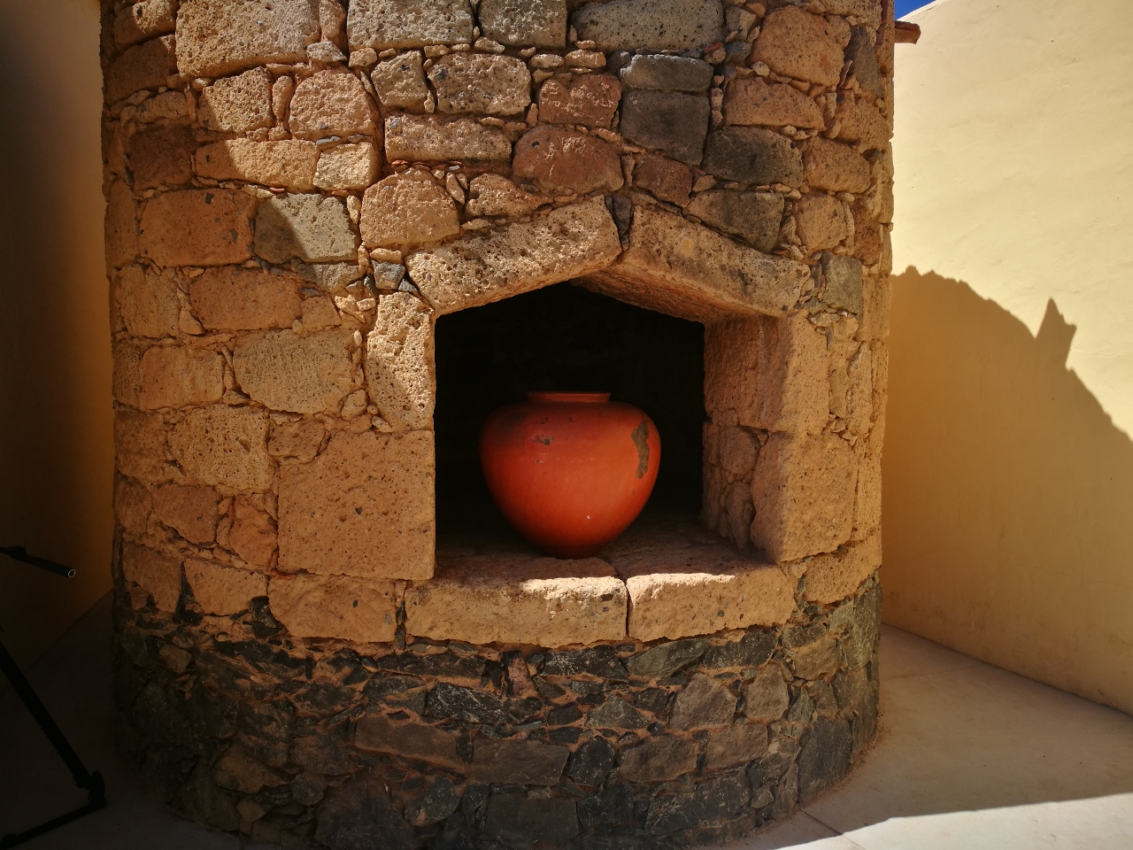 El Cabildo y el Ayuntamiento de Telde reabren el Centro Alfarero Justo Cubas, el único de Gran Canaria con tres tipos de cocción de cerámica a leña