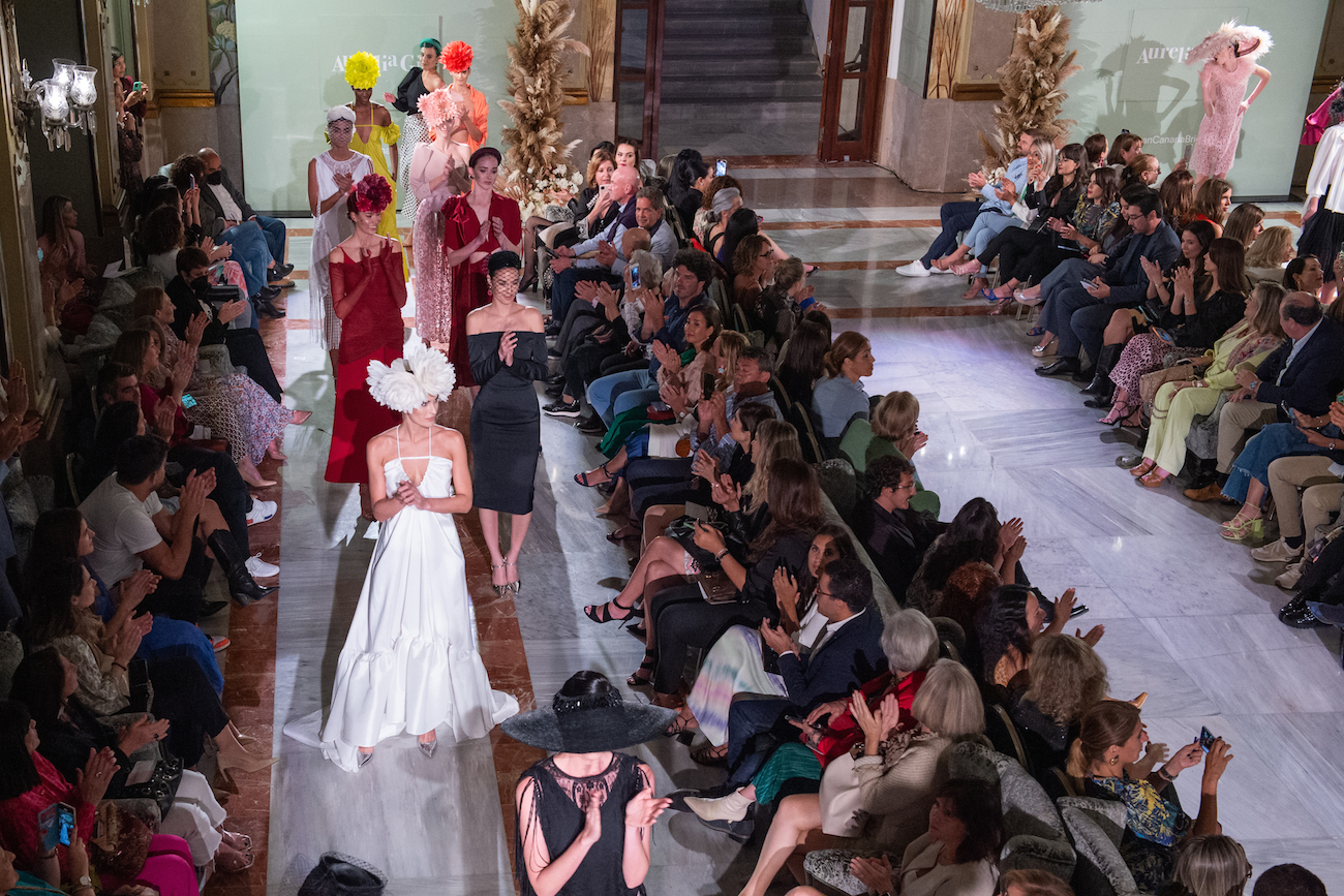 Los tejidos artesanos creados en la isla protagonistas de los desfiles de cierre de Bridal Collection Gran Canaria Moda Cálida