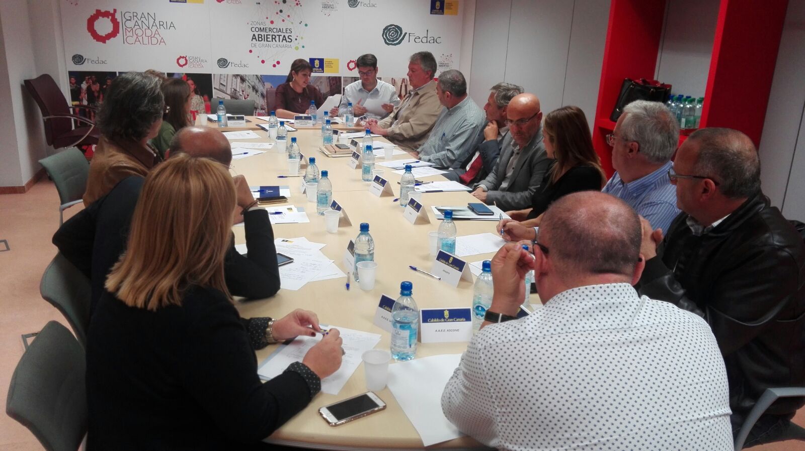 La Mesa del Comercio de Gran Canaria apoya por unanimidad las reivindicaciones del sector sobre las Zonas de Gran Afluencia Turística